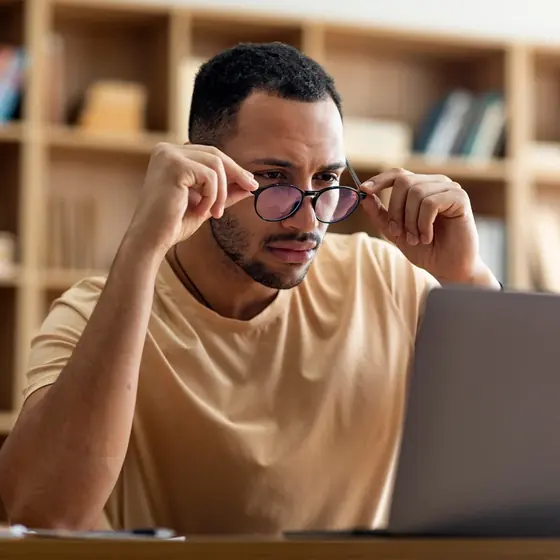 A man concentrating at a laptop, the everyday focus MemoHoney is marketed to support